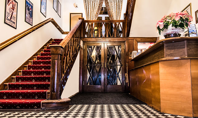 Willa Carlton - jadalnia i hall