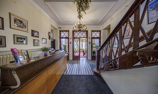 Willa Carlton - jadalnia i hall