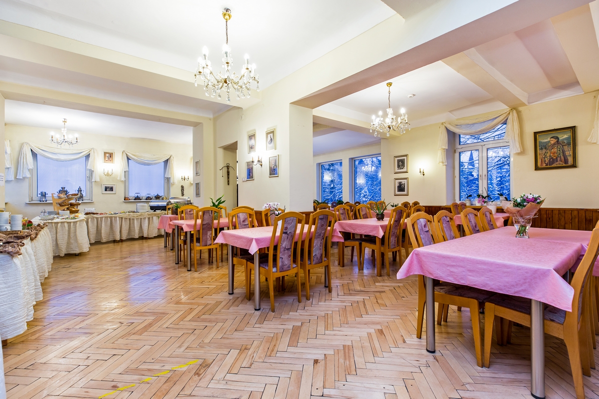 Willa Carlton - jadalnia i hall