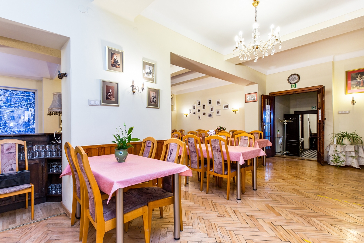 Willa Carlton - jadalnia i hall