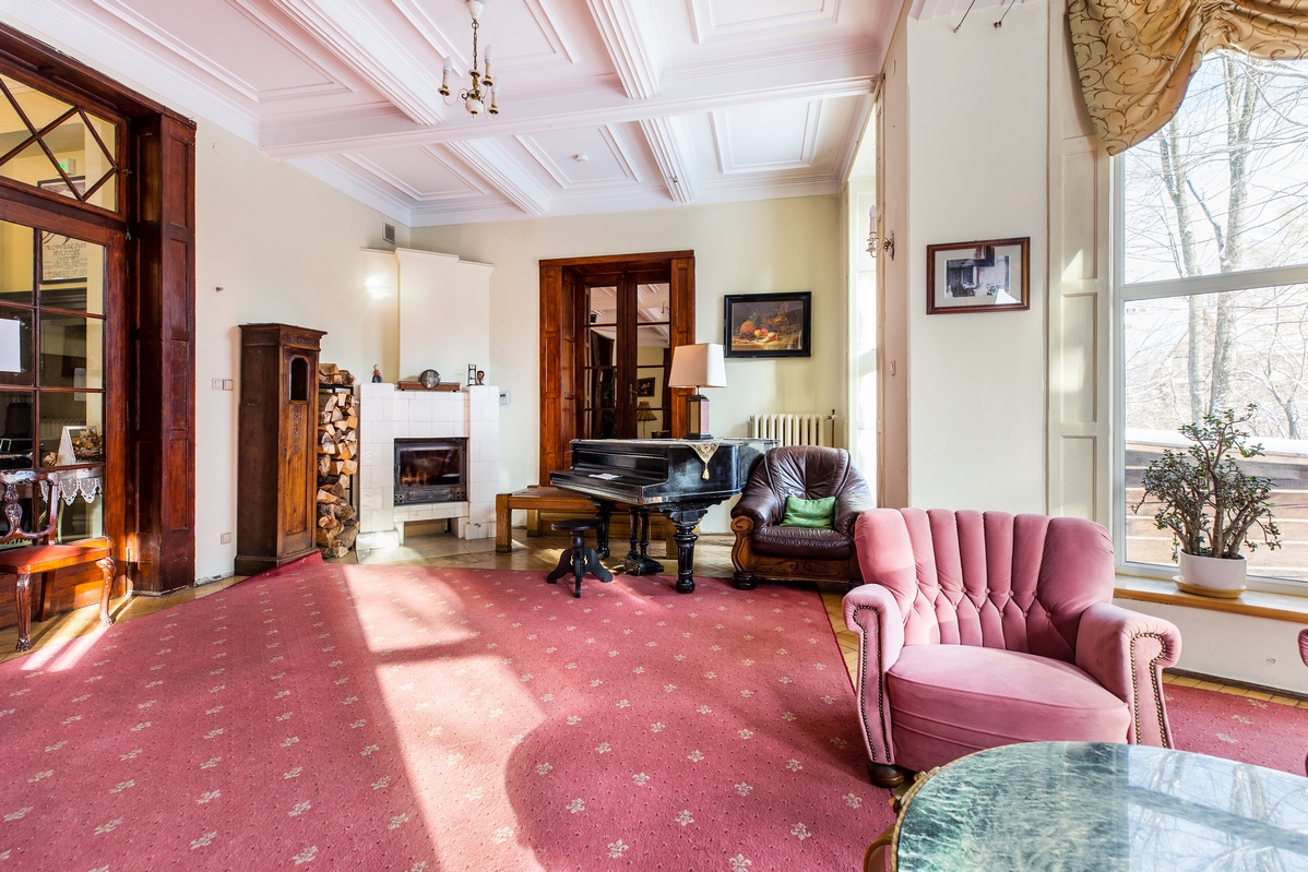 Willa Carlton - salon i czytelnia